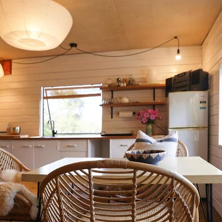 Boho Hill Apartment - Great Barrier Island Escape Okiwi المظهر الخارجي الصورة